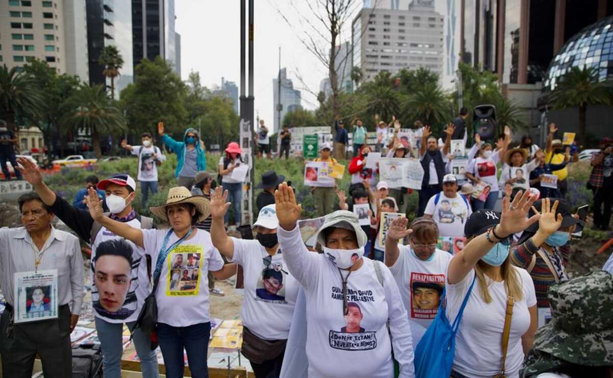 Marchan sobre Reforma familiares de desaparecidos; exigen Banco Nacional de Datos Forenses