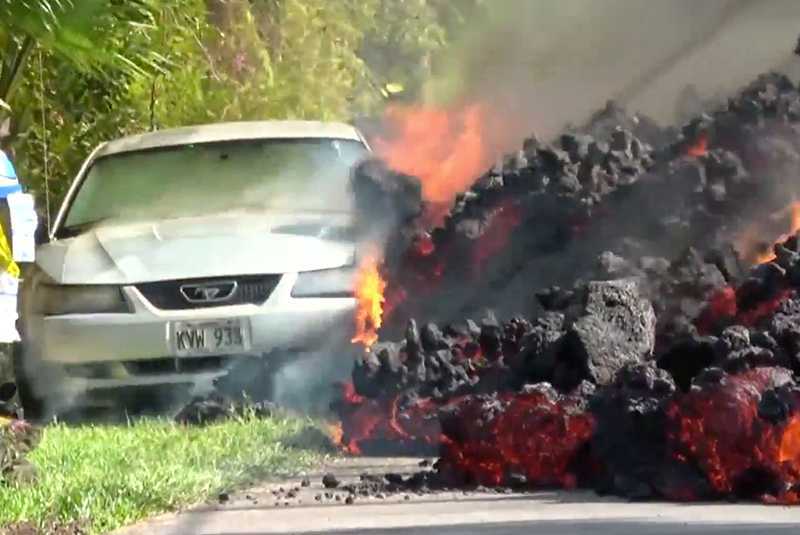 Lava de volcán Kilauea destruye auto en minutos