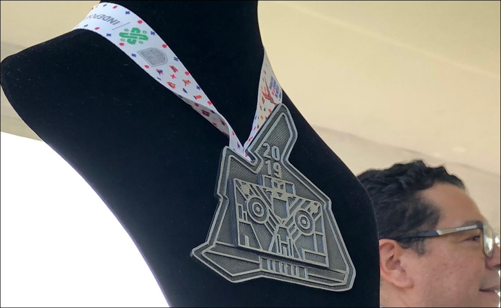 Presentan medalla del Maratón de la CDMX 2019