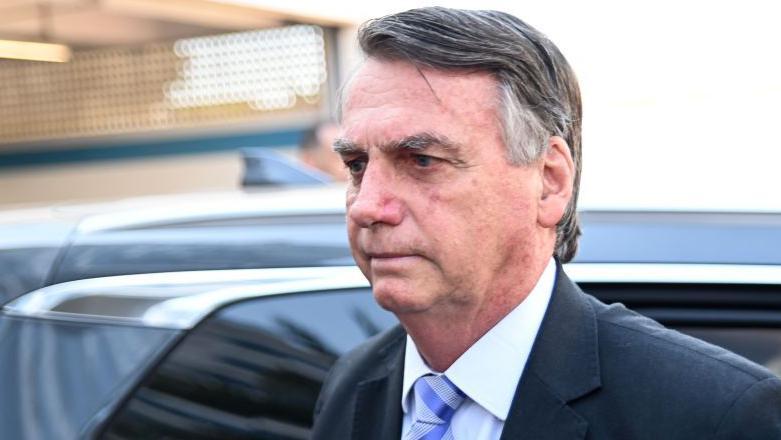 Policía de Brasil acusa a expresidente Bolsonaro de fraude en certificado de vacunación Covid