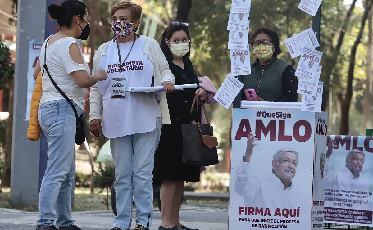 Senadores de Morena alistan gira para promover la consulta de revocación de mandato de AMLO