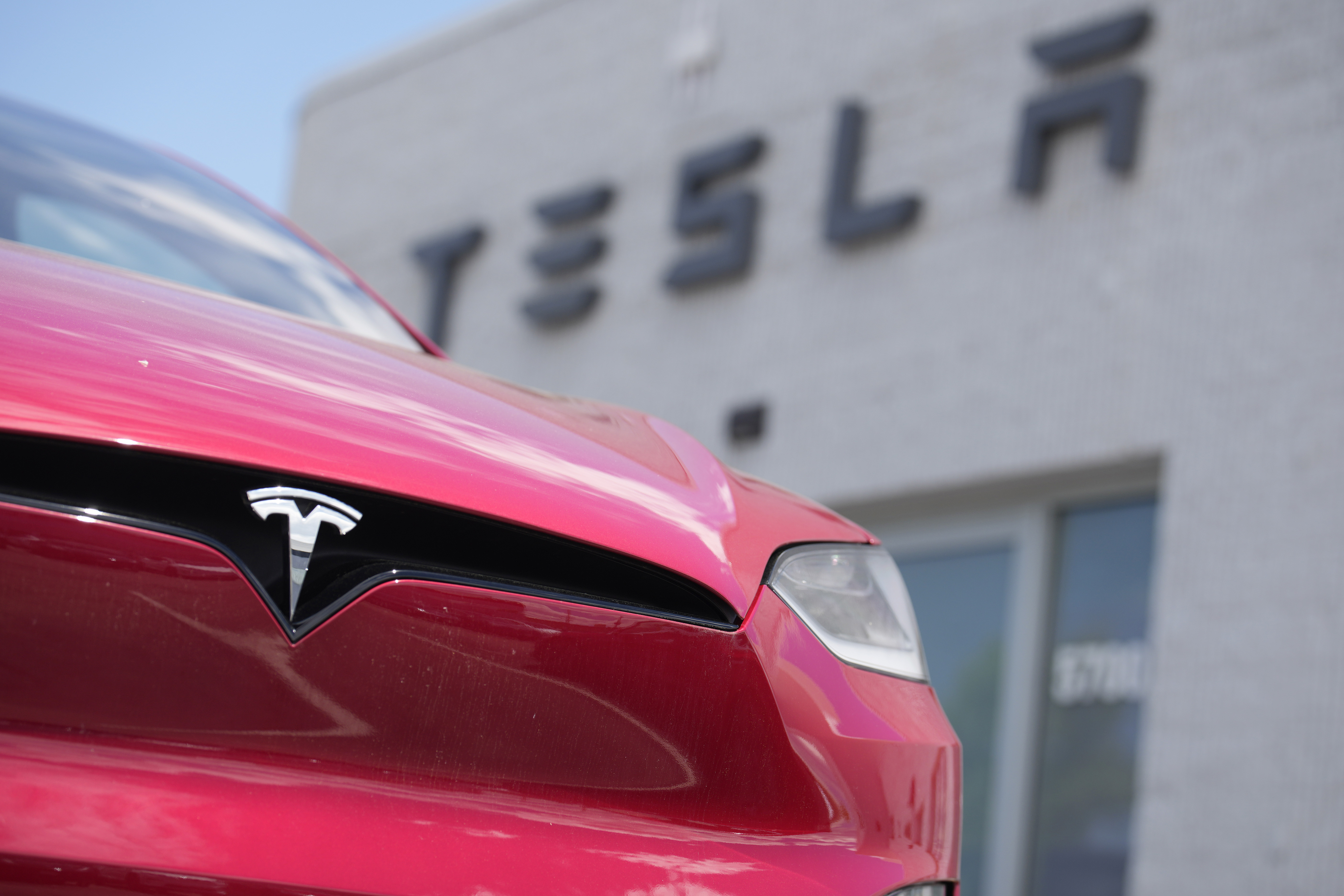 Tesla llama a revisión a casi 4 mil autos en México "ante posible riesgo"
