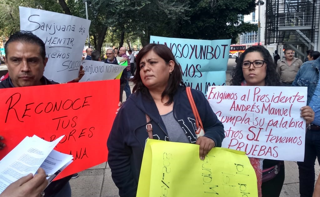 Trabajadores despedidos de Notimex protestan en el Senado por liquidaciones 