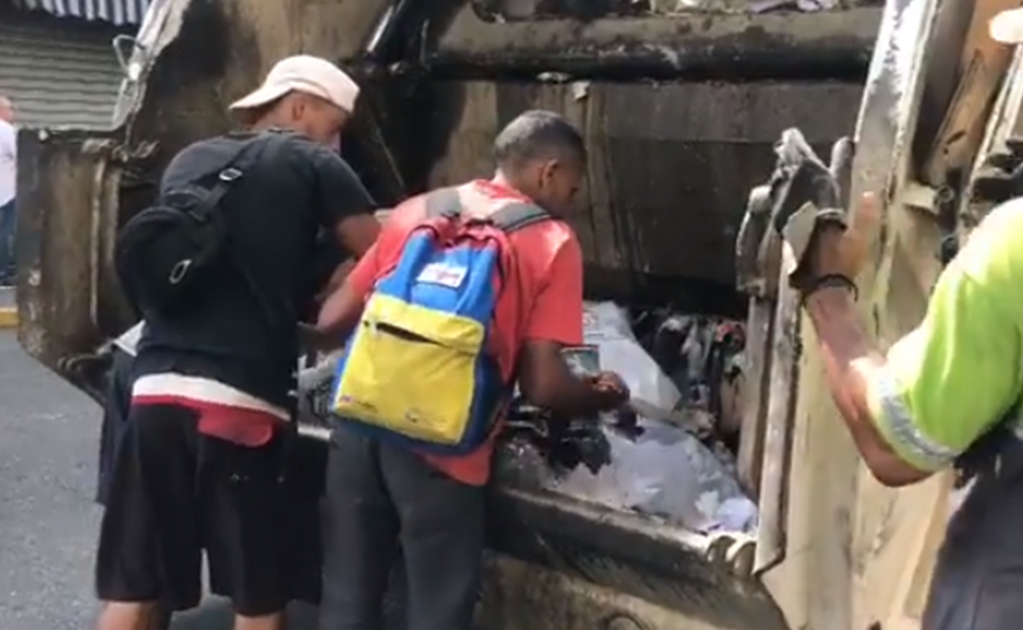 El video de la gente comiendo de la basura... desde el ángulo de Jorge Ramos