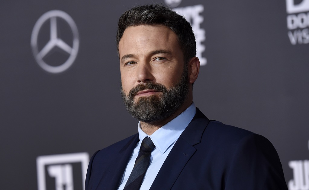 Ben Affleck roba proyectil de Batman y se lo cobran 