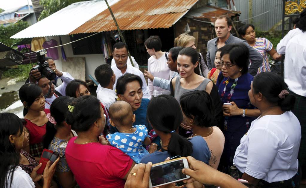 Angelina Jolie se reunió con mujeres trabajadoras en Myanmar