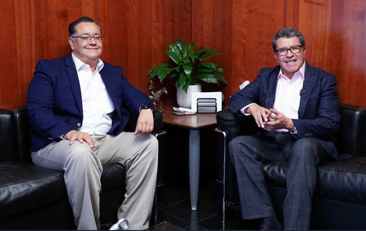 Regresa Gabriel García a la bancada de Morena en el Senado; Monreal le da la bienvenida
