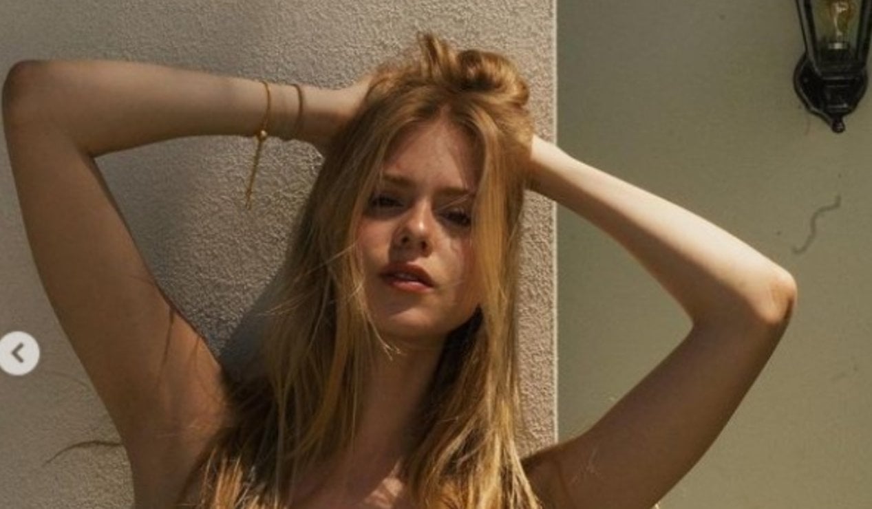 Loreto Peralta, perfecta con top de playa y falda de Solid & Striped