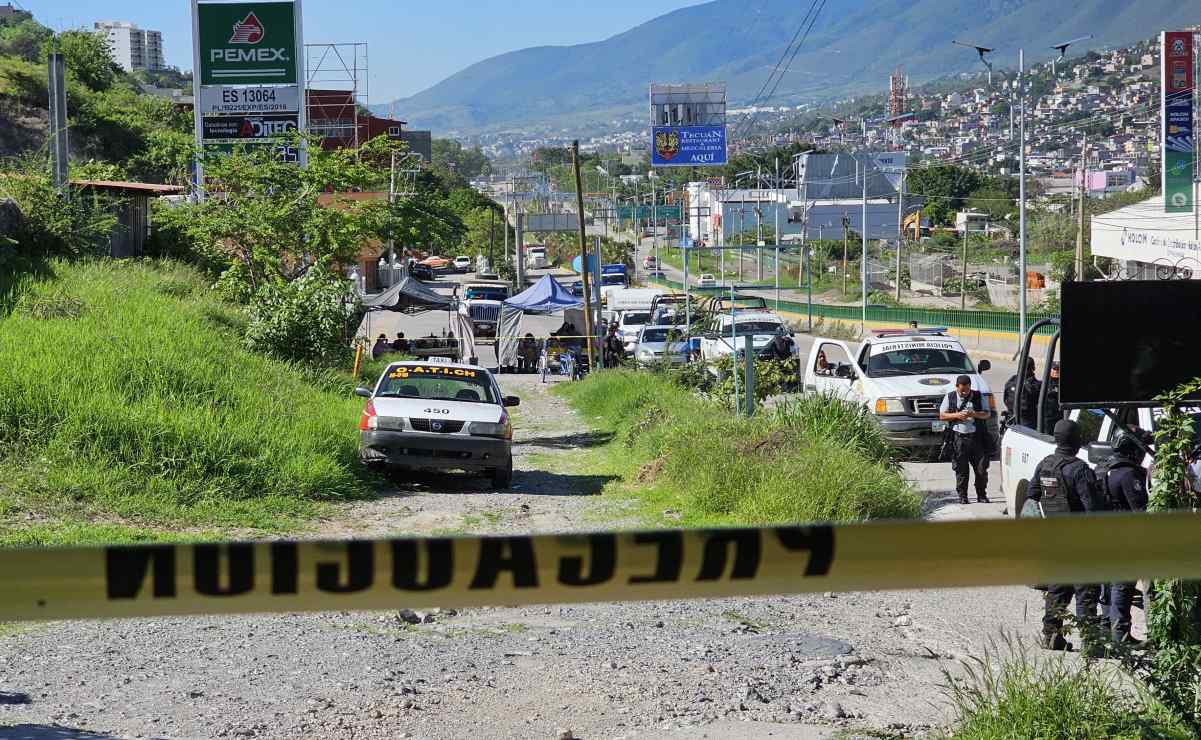 Encuentran tres cuerpos decapitados dentro de un taxi en Chilpancingo