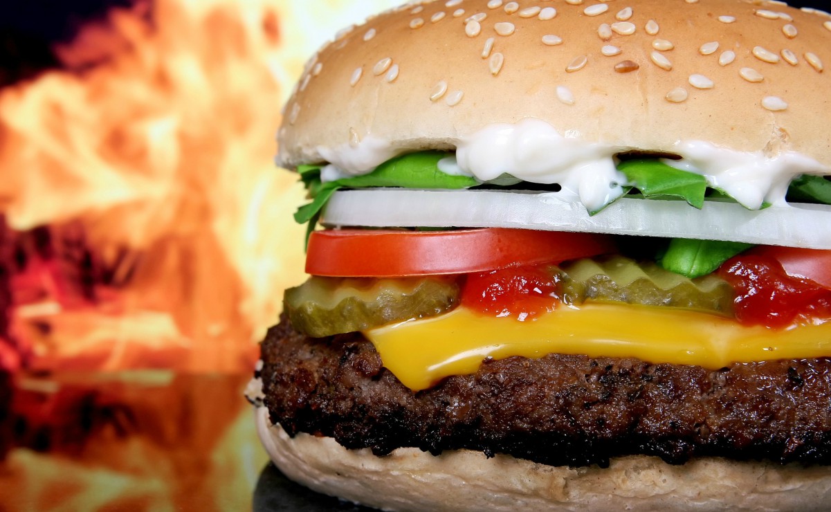 Guardó una hamburguesa por más de 20 años y su descubrimiento se hizo viral 