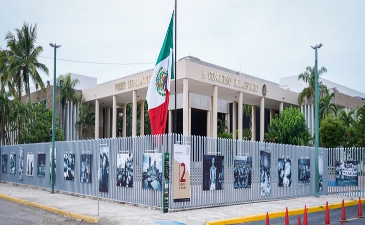 Congreso de Sinaloa conmemora matanza del 2 de octubre en Tlatelolco con exposición fotográfica
