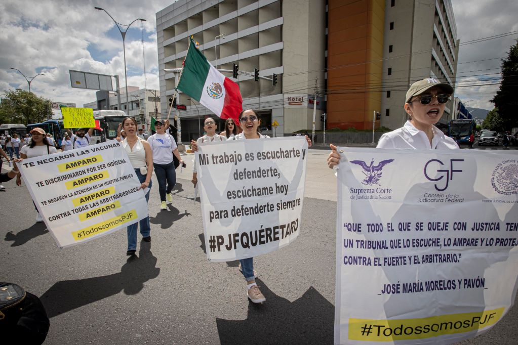 Queretanos nuevamente se manifiestan en contra de la reforma al Poder ...