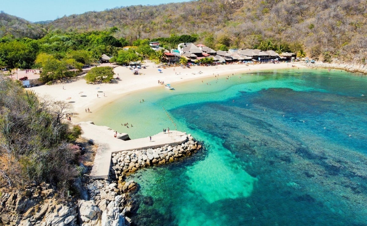 Playa de Bahías de Huatulco, entre las 10 más populares de México