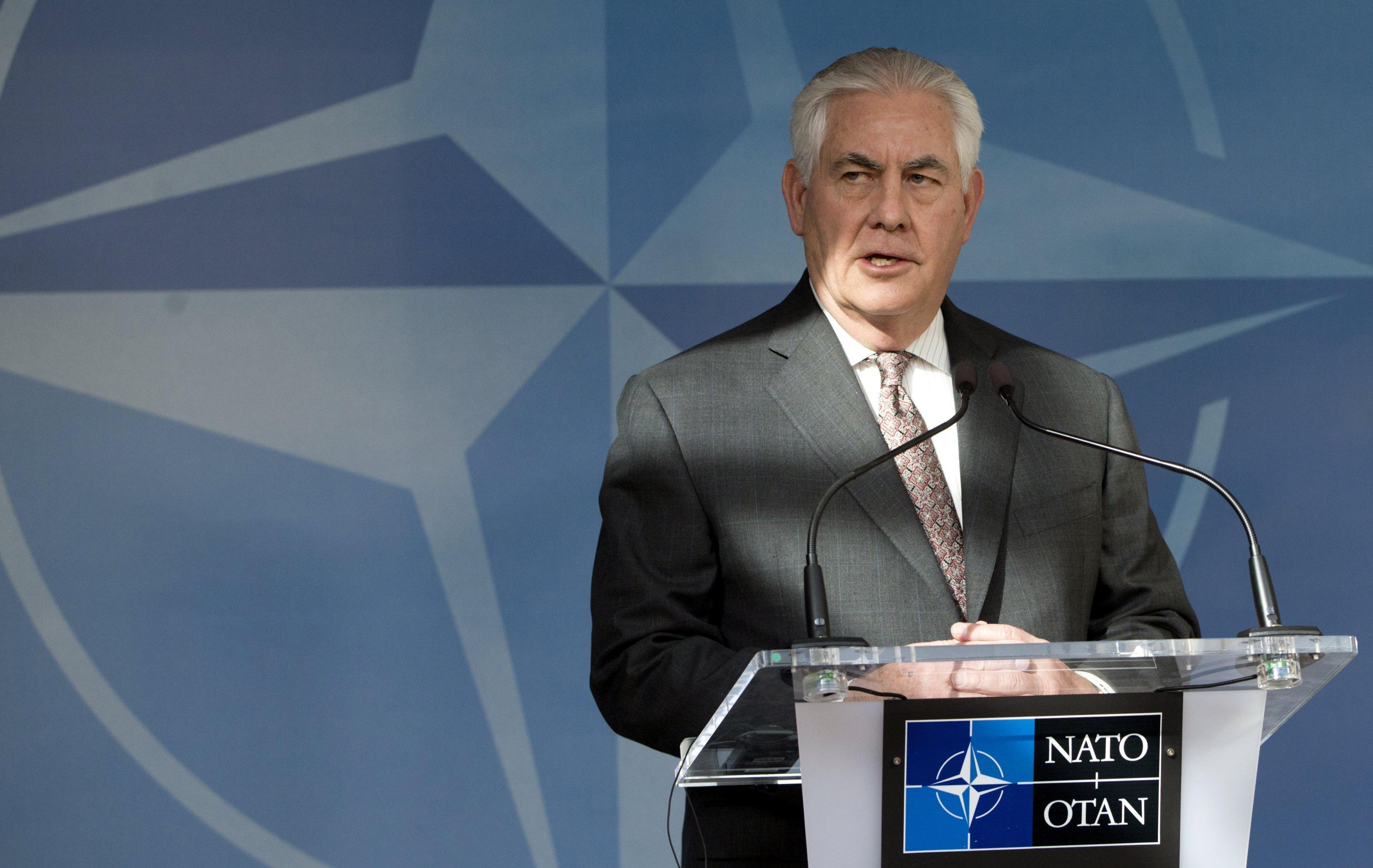 Tillerson pide que OTAN incremente papel para derrotar EI