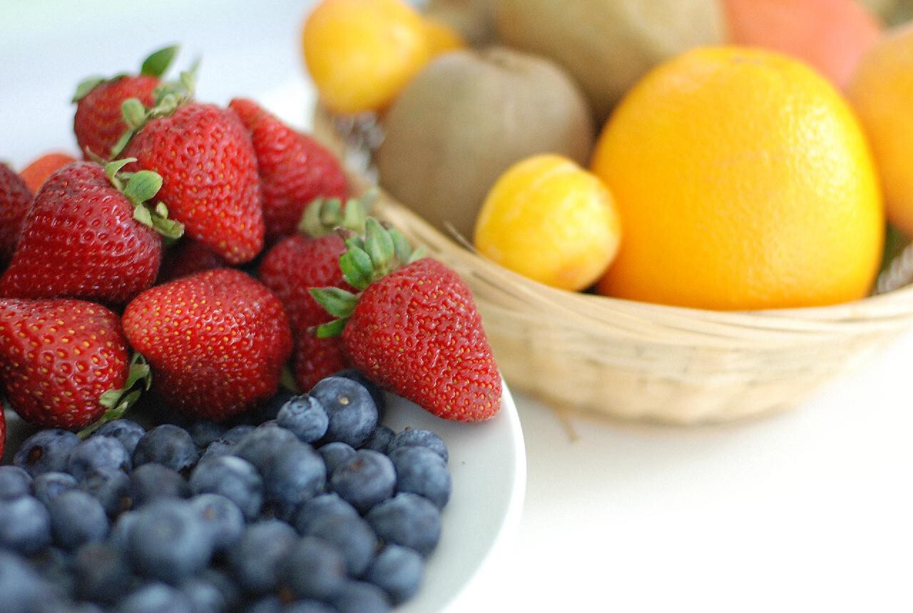 ¿Qué fruta es buena para bajar el ácido úrico?