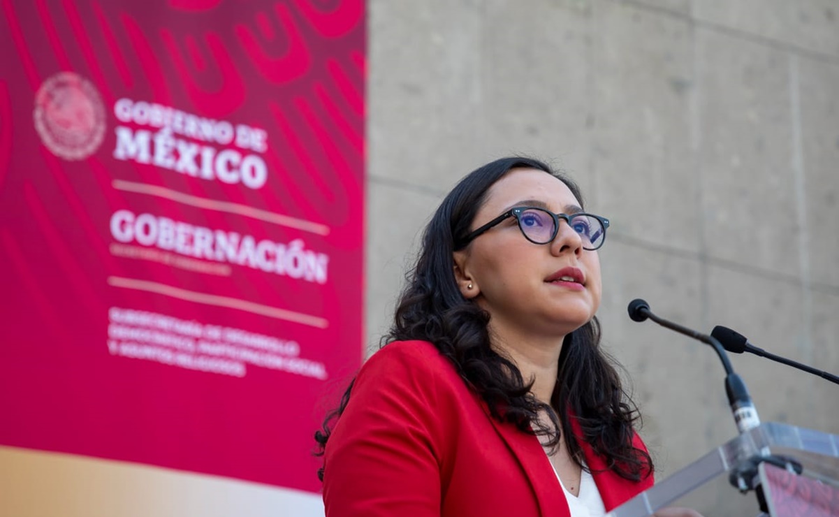 Mariana Rodríguez, exintegrante de la ayudantía de AMLO, debuta en evento de conmemoración de la bandera de México
