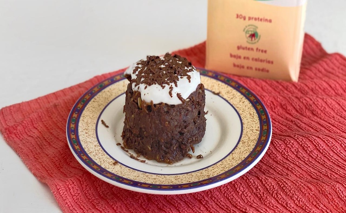 Cómo hacer pastel de chocolate —mug cake— en el microondas
