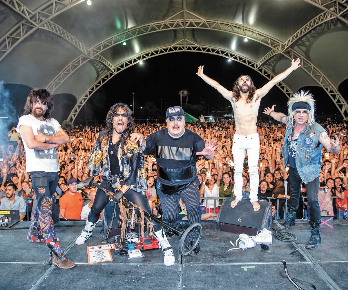 Moderatto toma el volante 