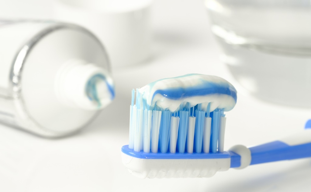 Cofece multa a empresas que acordaron repartirse contratos de cepillos dentales