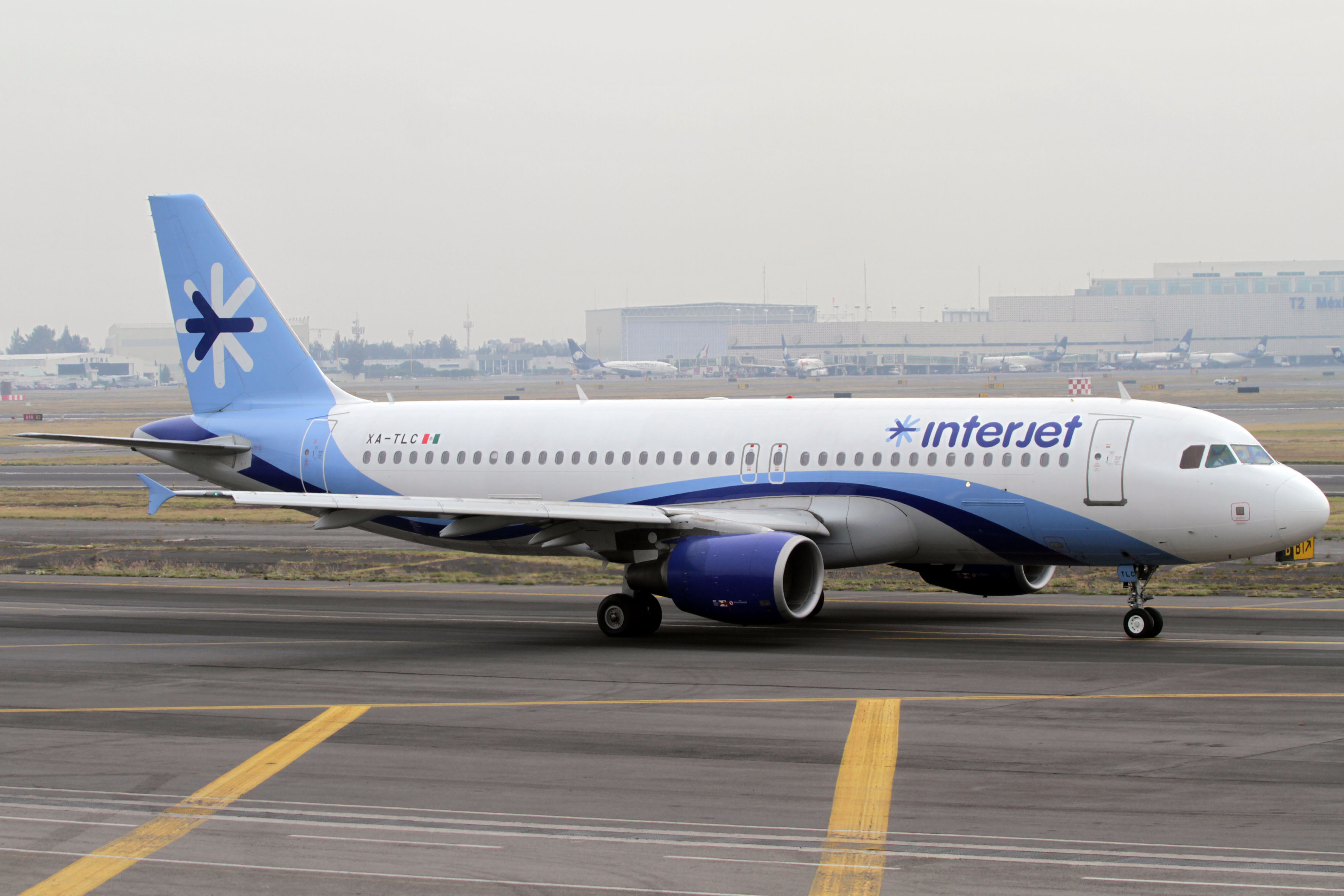 Cancelaciones de vuelos son por reestructuras operacionales: Interjet 