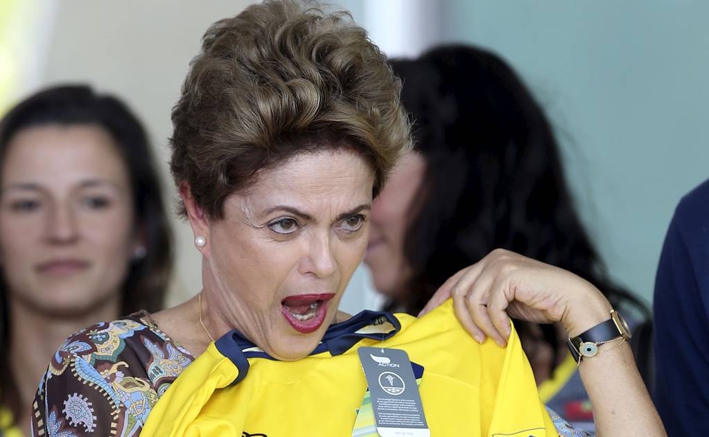 Rousseff pide oro olímpico a voley de playa