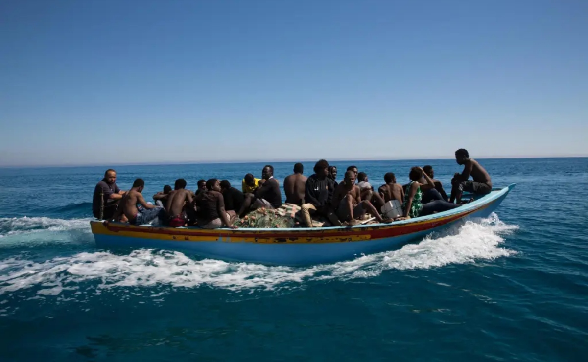 Mueren 61 migrantes en un naufragio frente a las costas libias