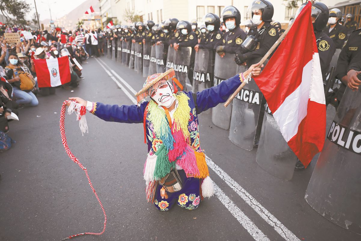 Perú se queda sin presidente otra vez