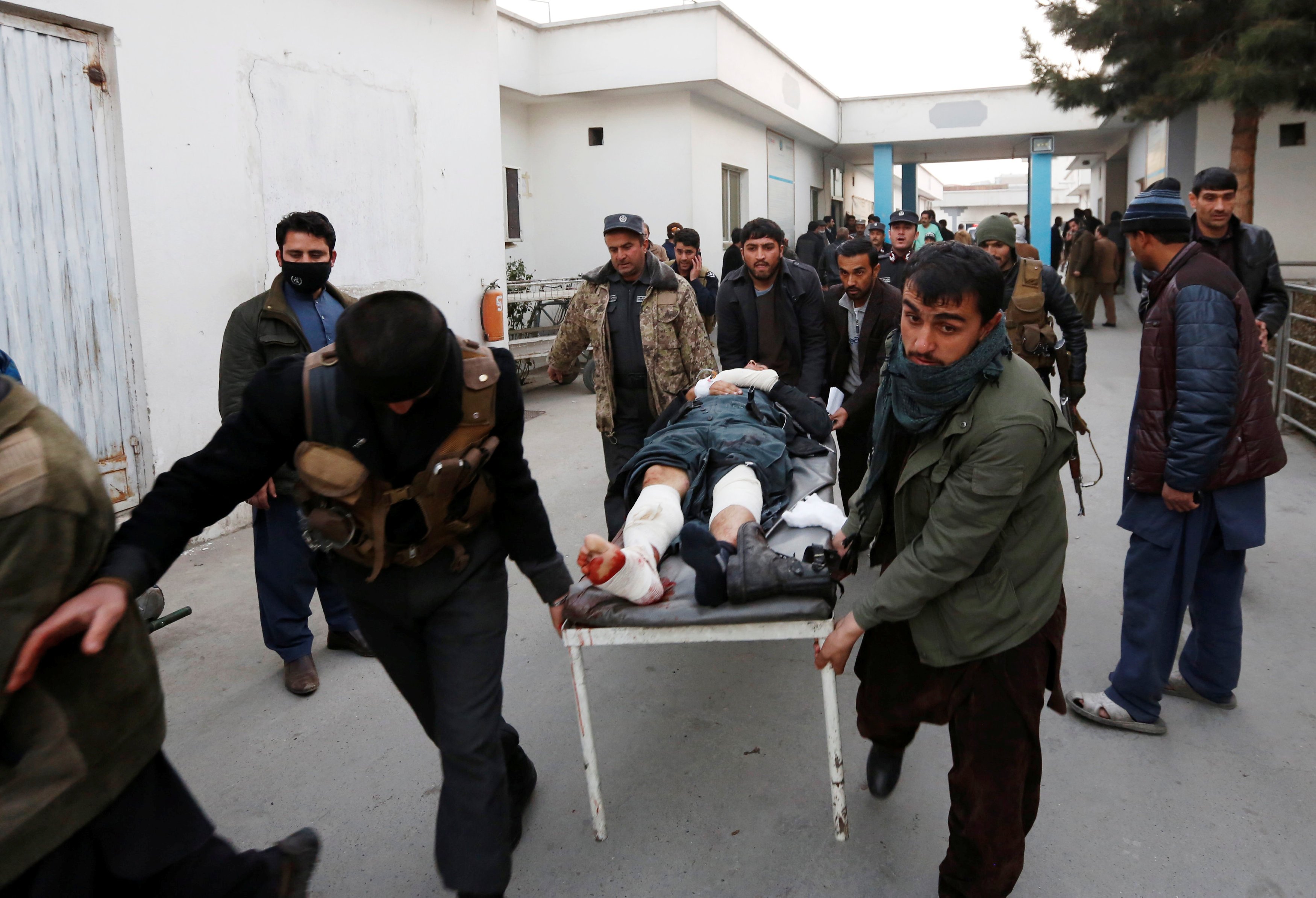 Doble atentado en Afganistán deja 30 muertos y 80 heridos