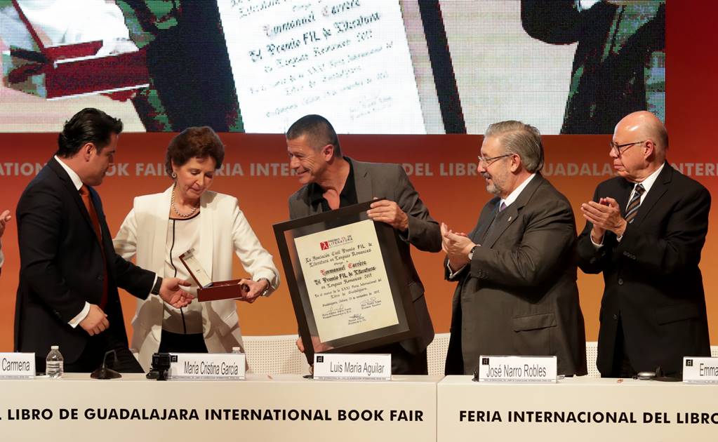 Emmanuel Carrère recibe el Premio FIL en Lenguas Romances