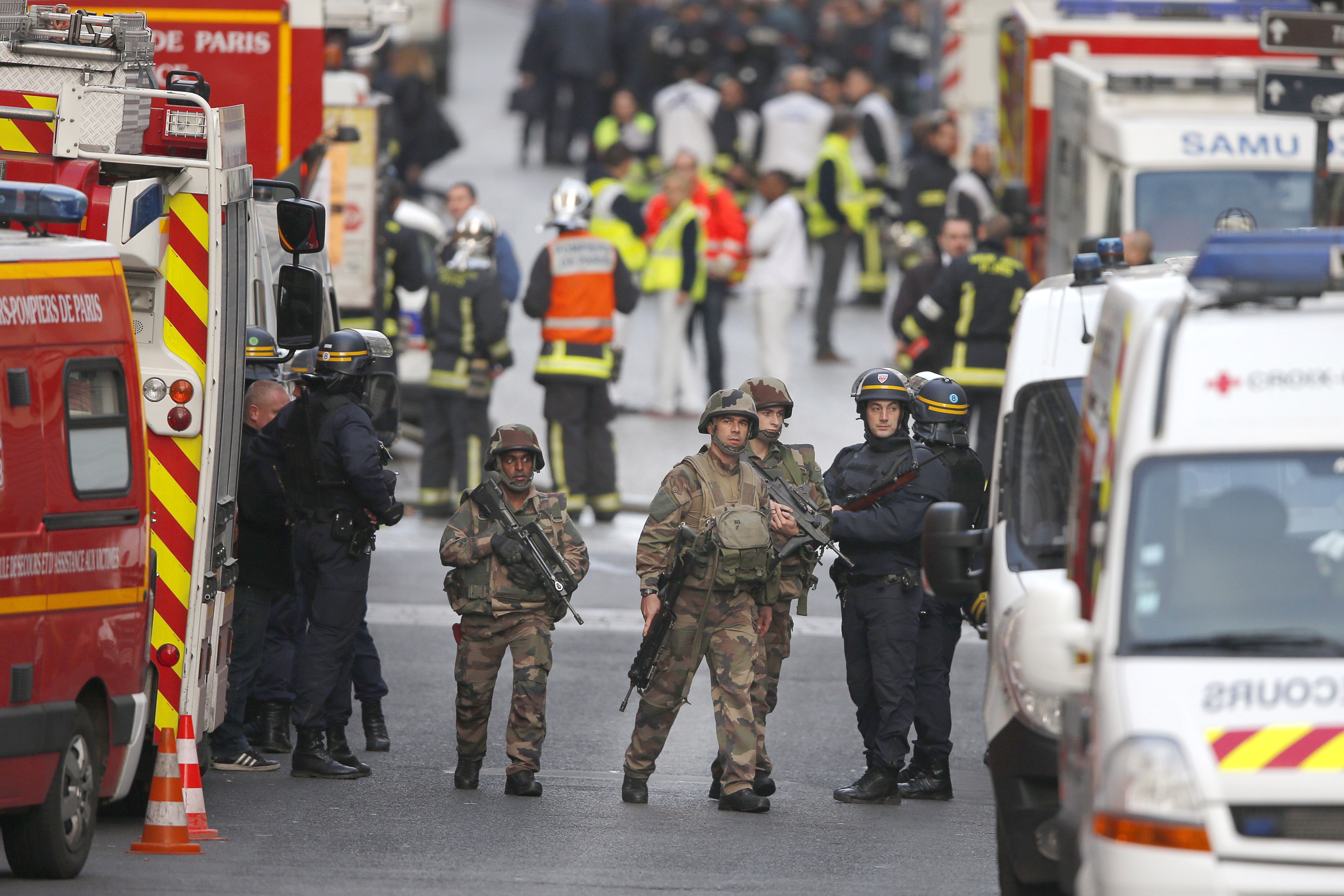 Francia: mueren dos presuntos terroristas en tiroteo