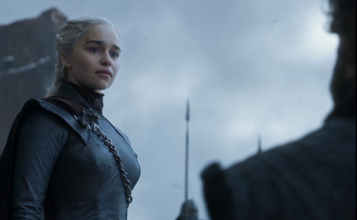 Así discutía Emilia Clarke con los guionistas por hacer a Daenerys "fría e inexpresiva"