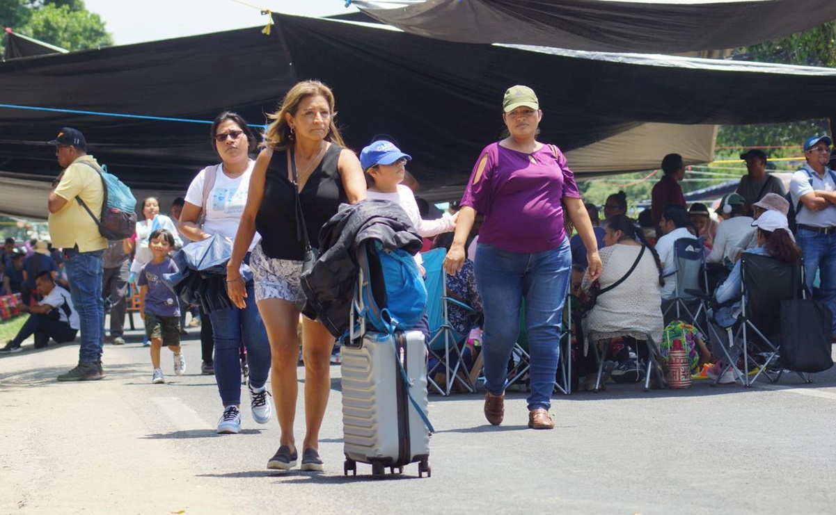 Cancelan 27 vuelos por bloqueo de la Sección 22 del SNTE en Aeropuerto de Oaxaca