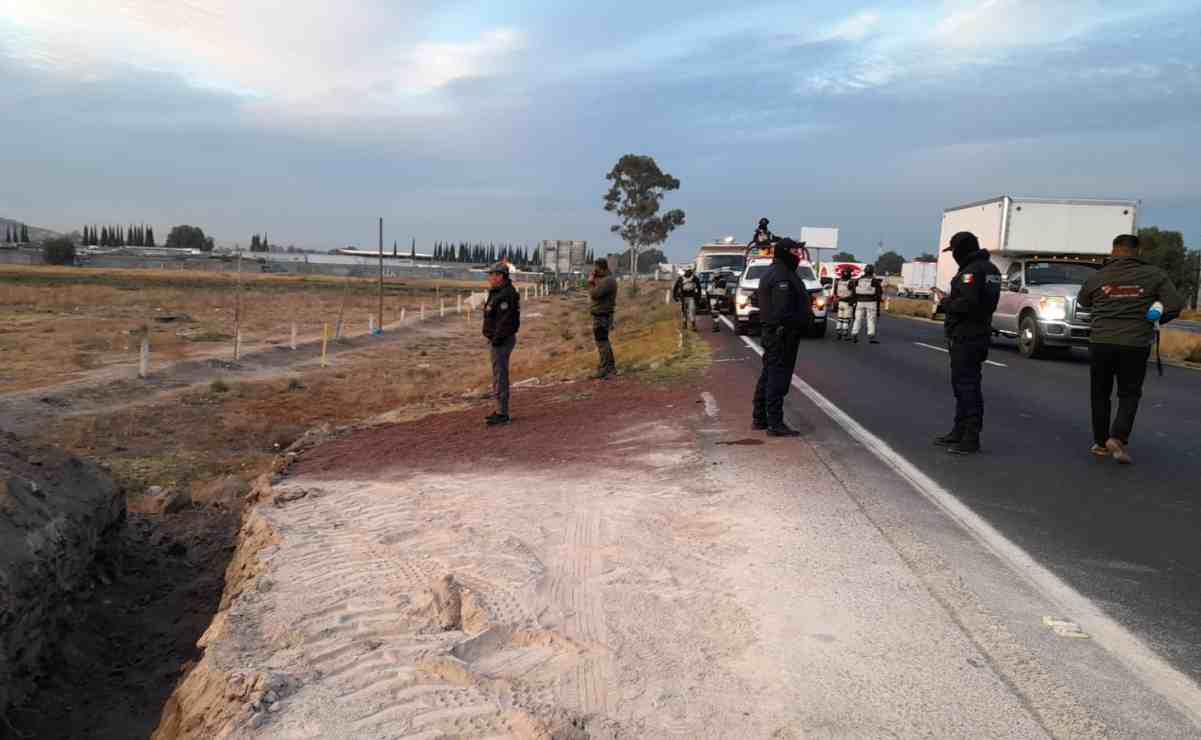 Cierran 5 accesos clandestinos en la autopista México-Pirámides; buscan evitar accidentes viales