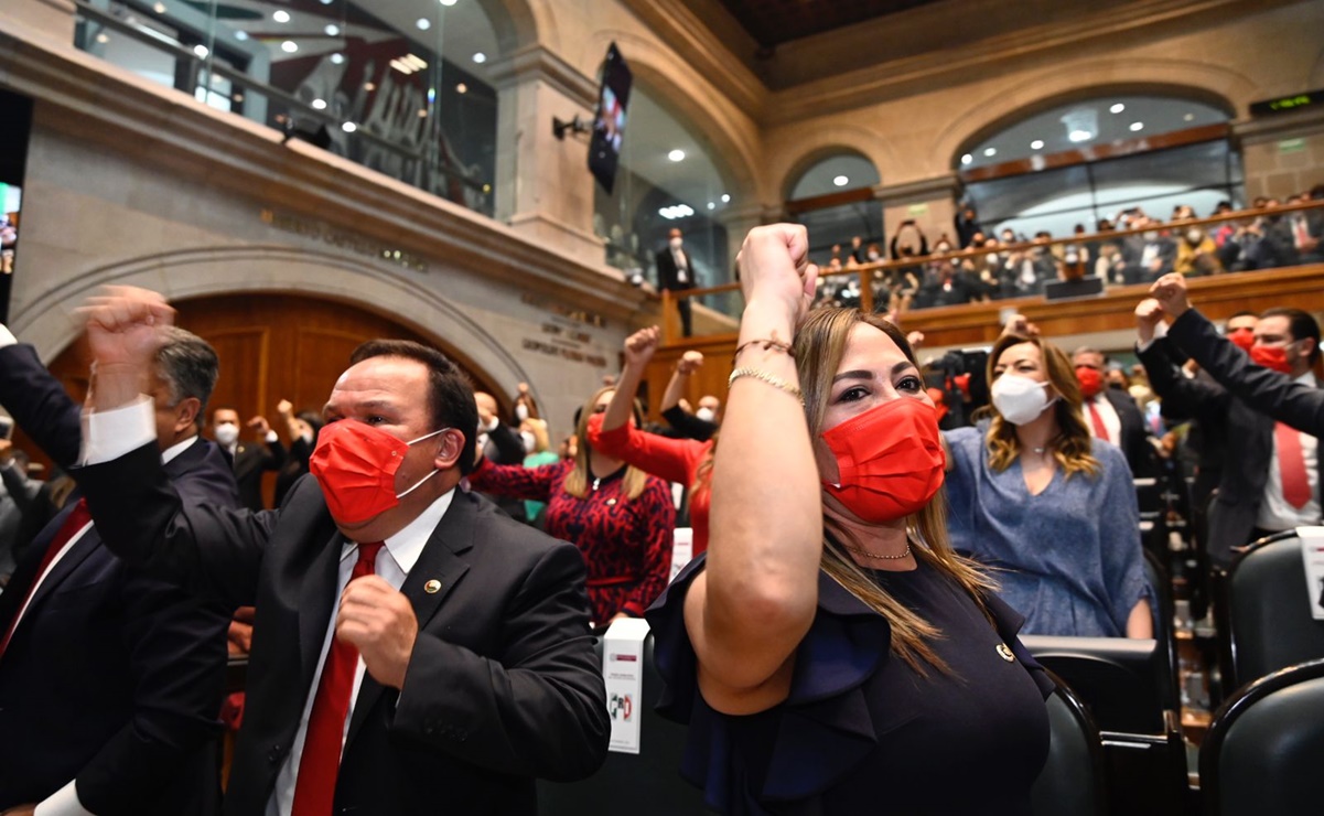 Entre gritos de ¡Viva México! y ¡Viva Morena! concluye 60 Legislatura en Edomex