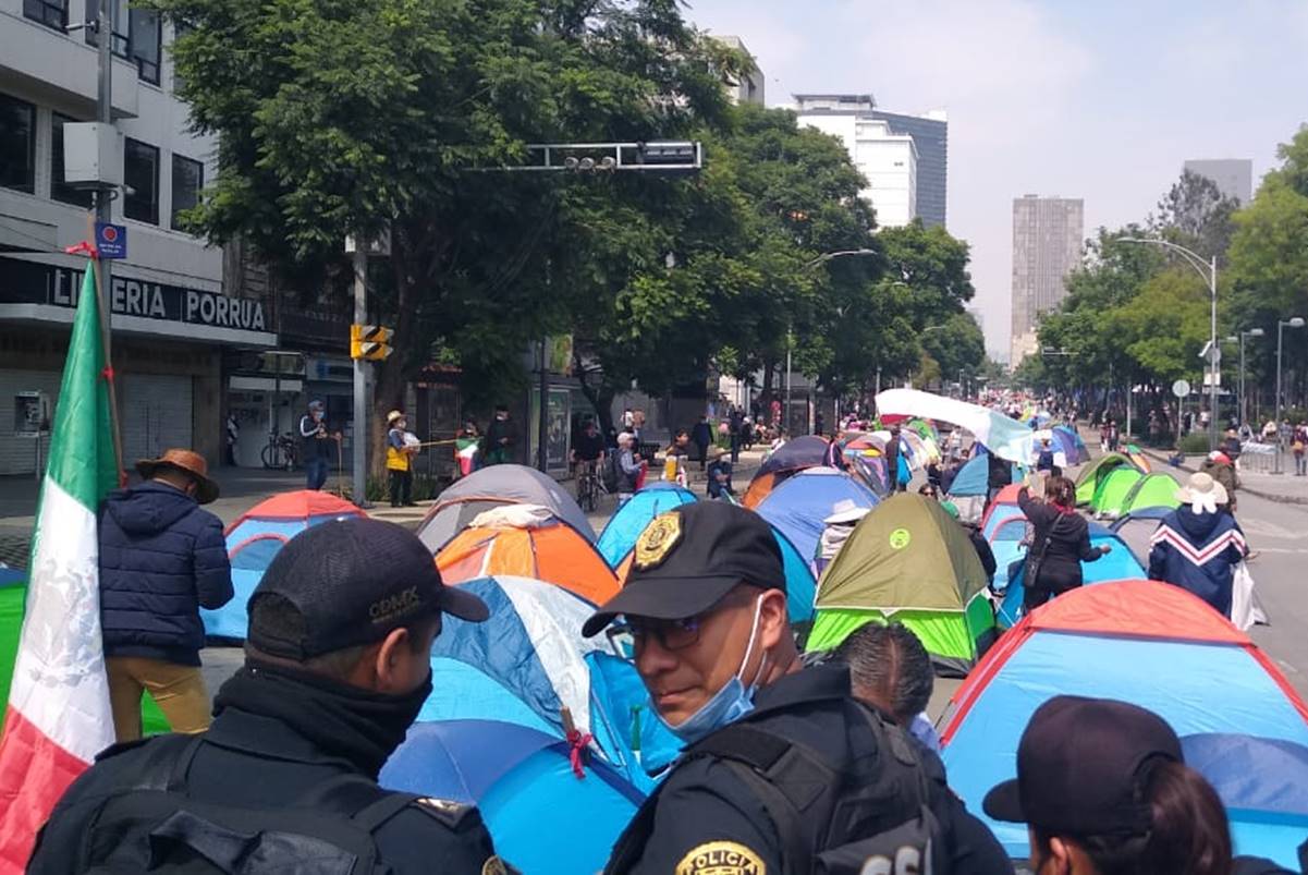 Se registra conato de riña en plantón del FRENAAA en avenida Juárez