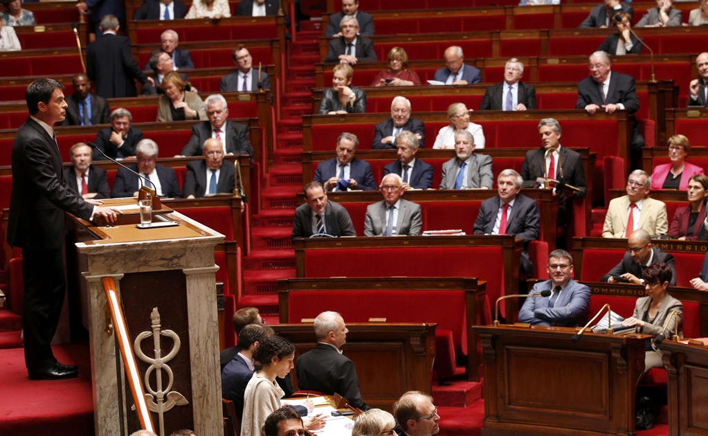 Gobierno francés se salta votación de reforma laboral