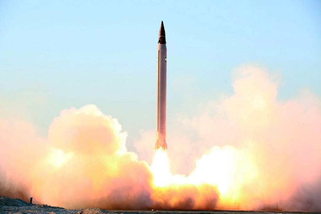 Irán prueba con éxito misil balístico de largo alcance