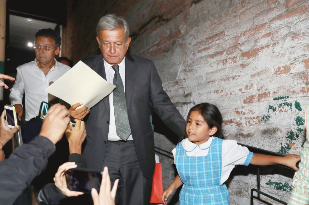 López Obrador prepara plan de gobierno con su gabinete