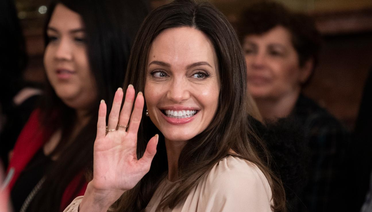 Angelina Jolie visita a niños refugiados de Ucrania en el hospital infantil del Vaticano