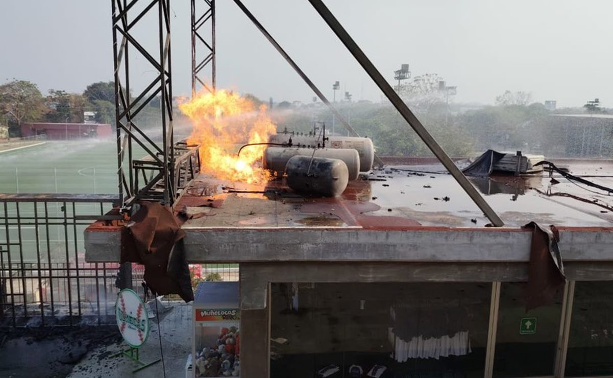 Explota tanque estacionario en el parque de Béisbol Centenario 27 de febrero, en Tabasco