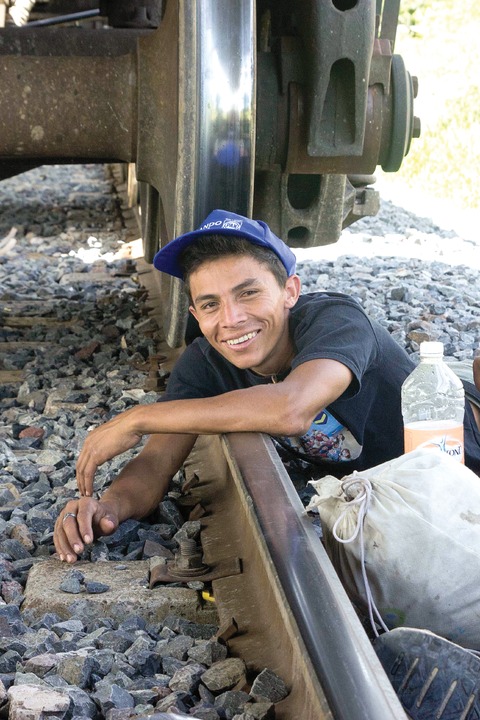 No temen a dormir en vías del tren