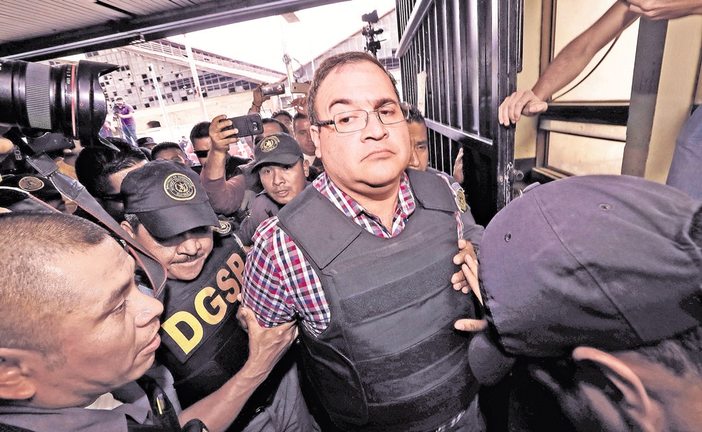​Javier Duarte se pone a disposición de la PGR por desaparición forzada
