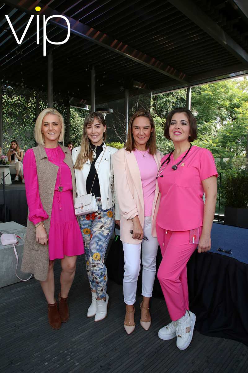 Especialistas de la salud y moda unidos por causa rosa