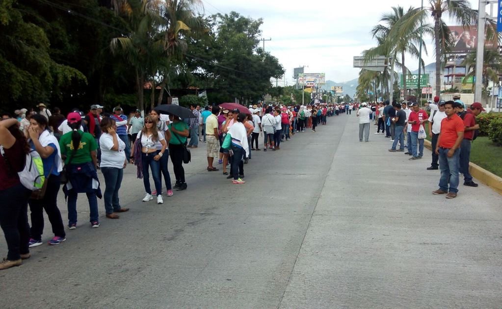 CETEG marcha hacia sede de evaluación docente en Acapulco