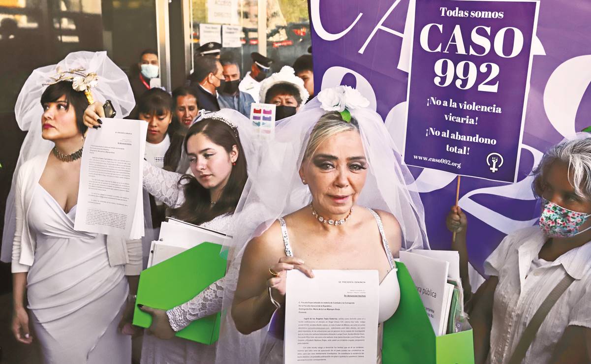 Se manifiestan en FGR vestidas de novias