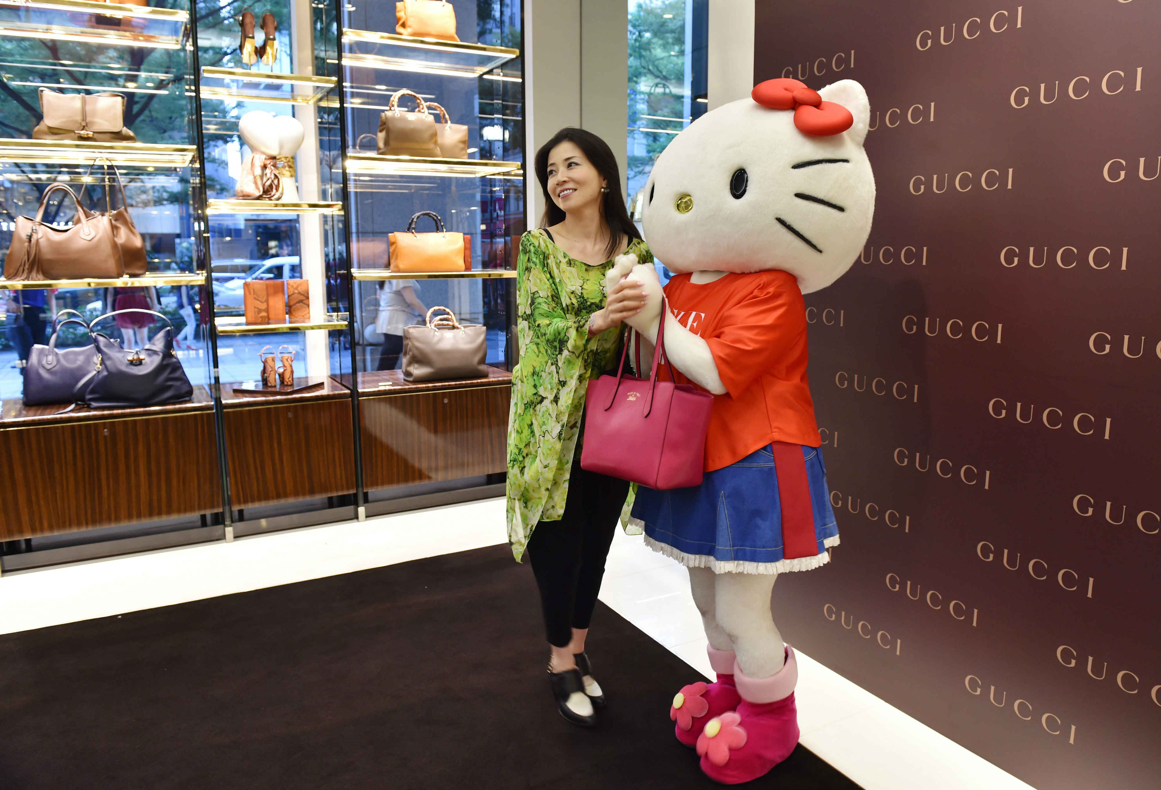 G1 - Hello Kitty comemora 40 anos e é homenageada com coleção da Gucci -  notícias em Pop & Arte