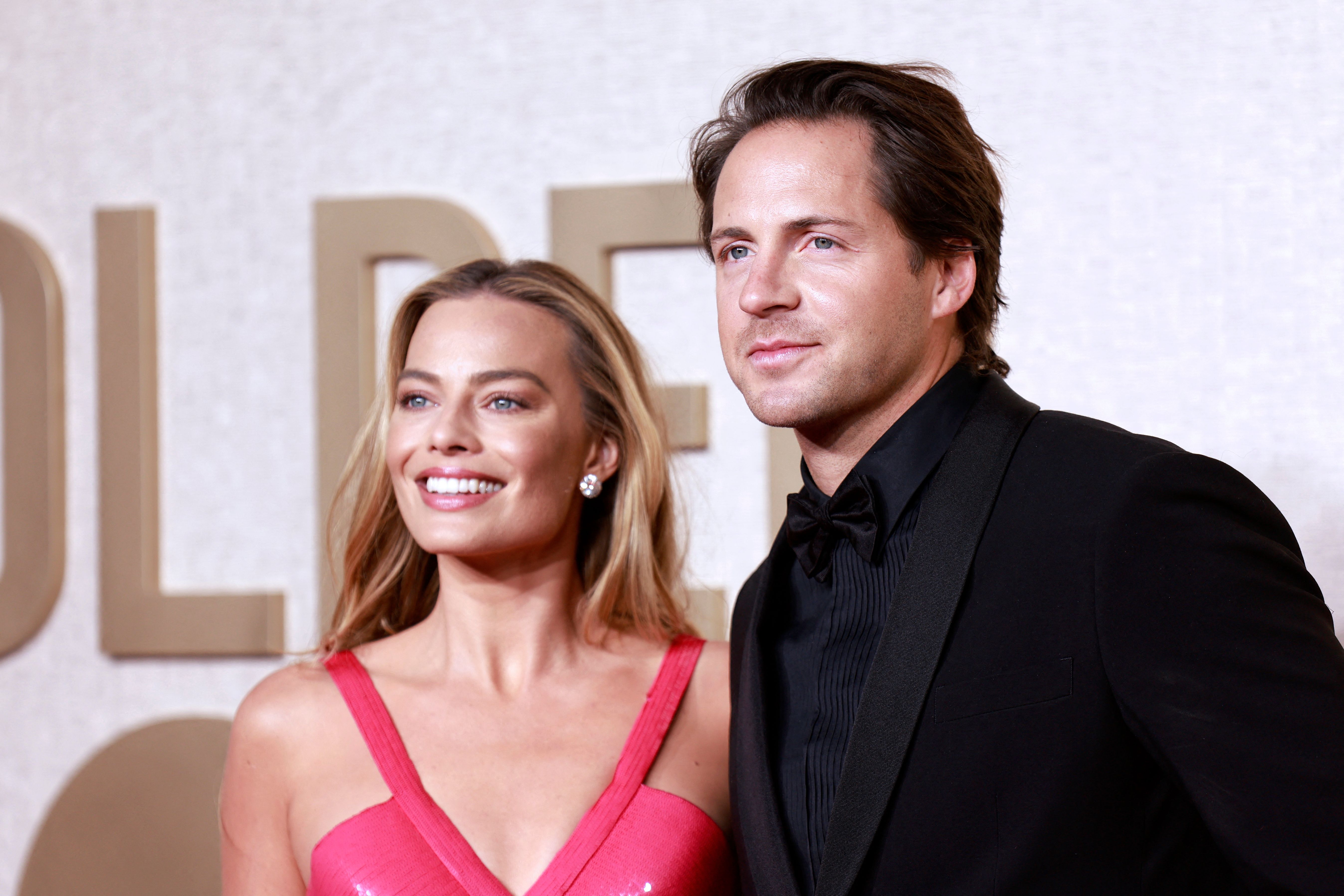 Margot Robbie y Tom Ackerly, Emily Blunt y John Krasinsky, Bradley Cooper y  su mamá, entre las parejas de los premios Globos de Oro | Gente |  Entretenimiento | El Universo