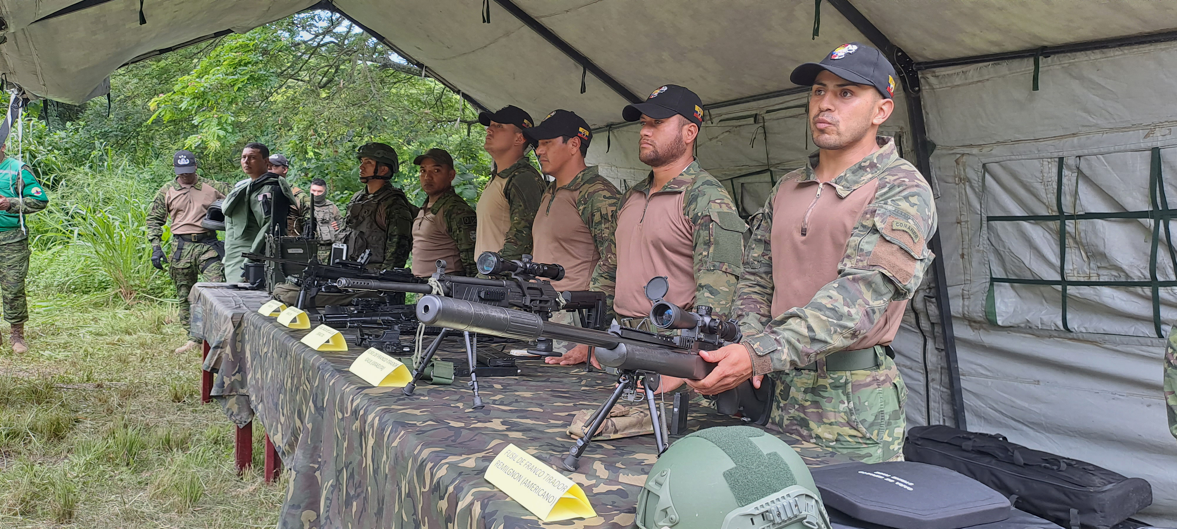 Fuerzas Armadas del Ecuador on X: #Guayas En Bastión Popular al norte de  #Guayaquil, durante una operación de control de armas, efectivos de las  @FFAAECUADOR decomisaron: 🔸01 Arma traumática 🔸07 Municiones cal.