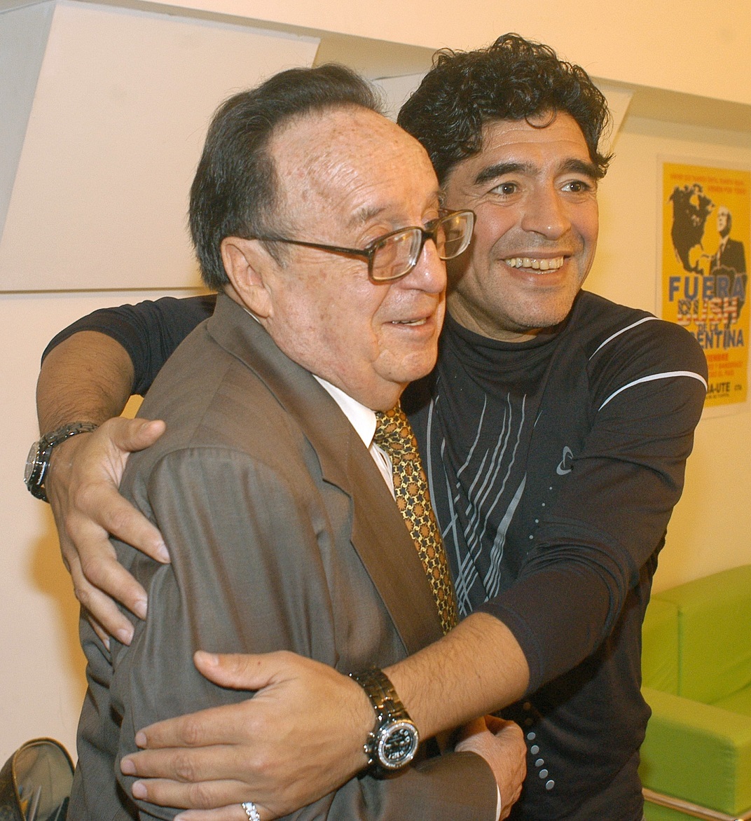 El día que Maradona conoció a Pelé: cómo se gestó la histórica foto de 1979  - LA NACION