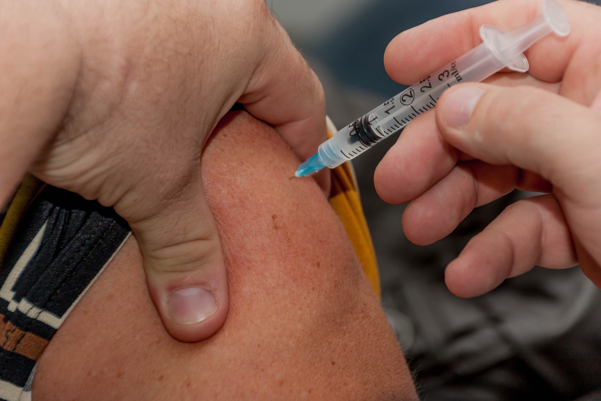 ¿Cuáles son los efectos secundarios comunes de las vacunas en nuestro cuerpo?
